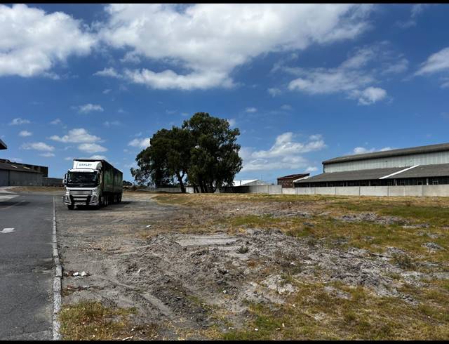 545M² WAREHOUSE TO LET IN PAROW INDUSTRIAL